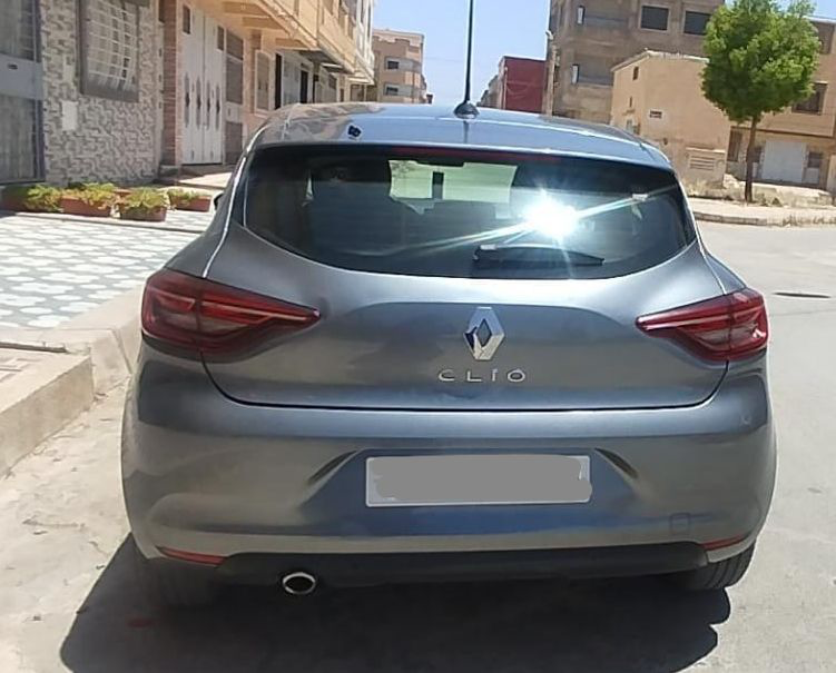 Location Renault Clio 5 Grise à Oujda — photo 6