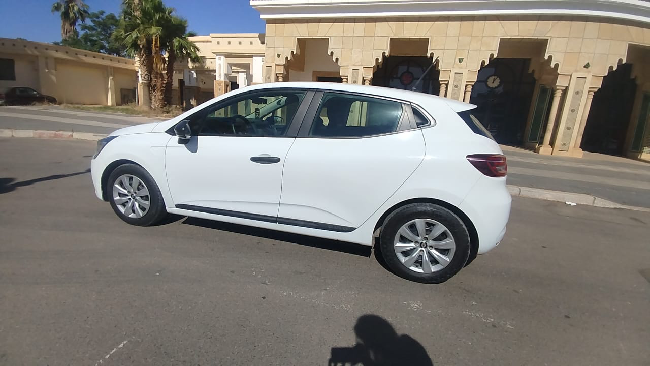 Location Renault Clio 5 Blanche à Oujda — photo 3