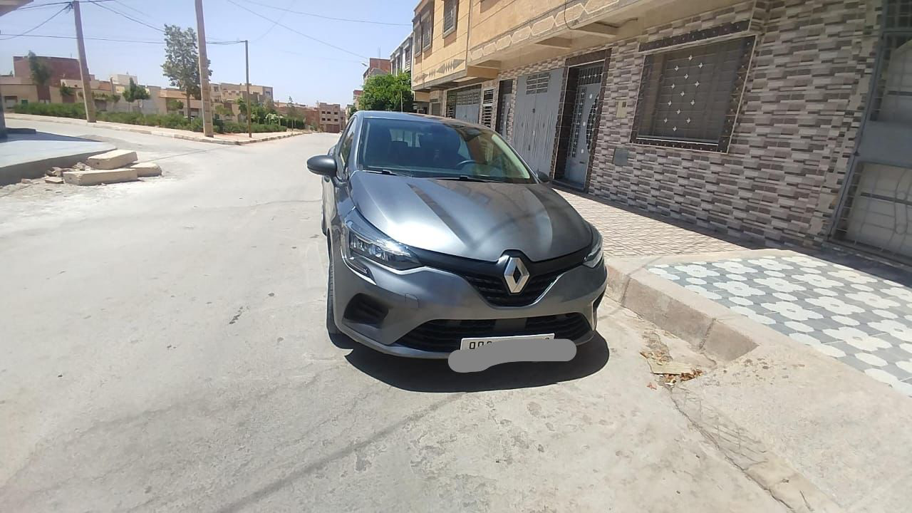 Location Renault Clio 5 Grise à Oujda — photo 2
