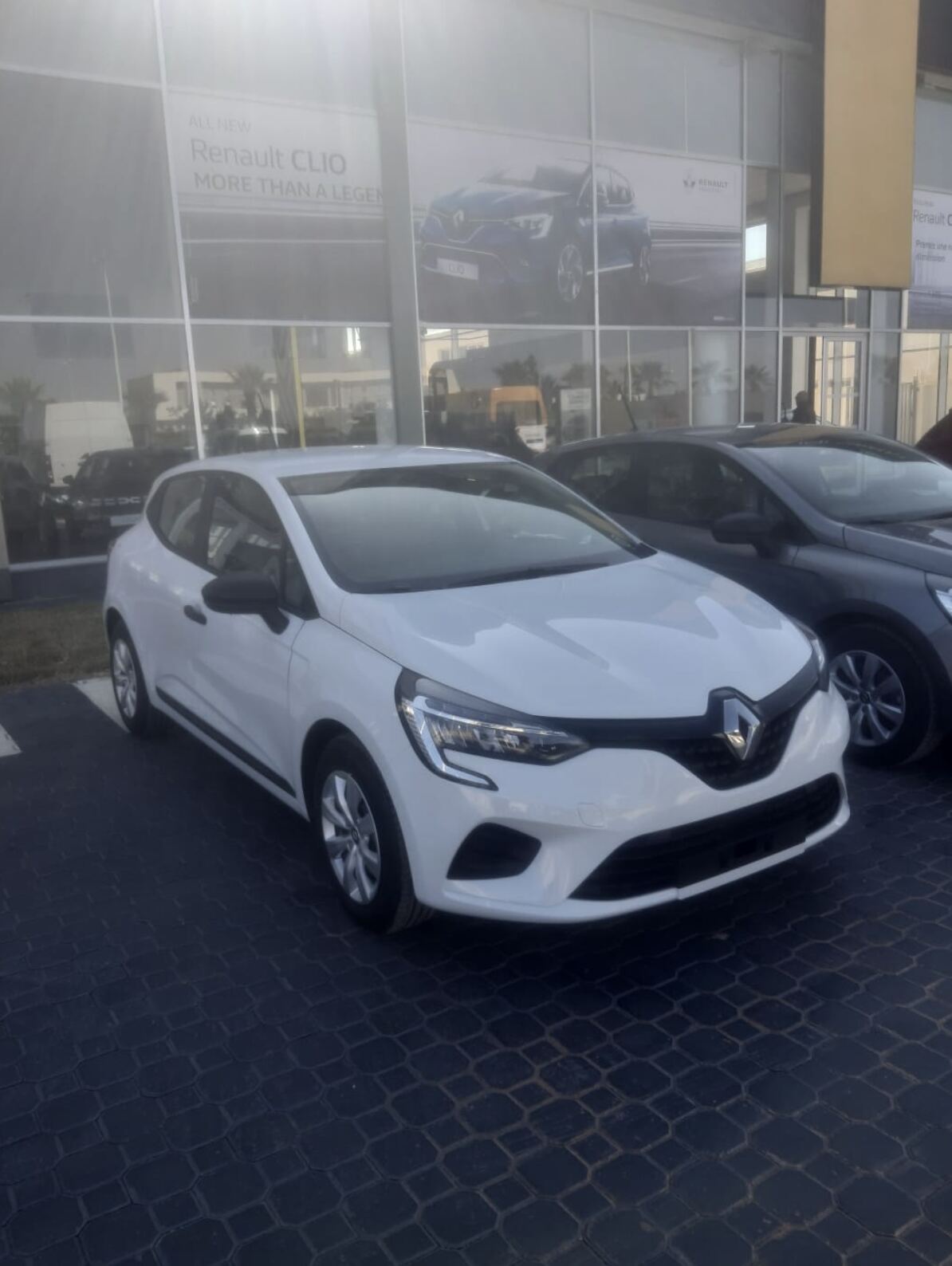 Location Renault Clio 5 Blanche à Oujda — photo 3
